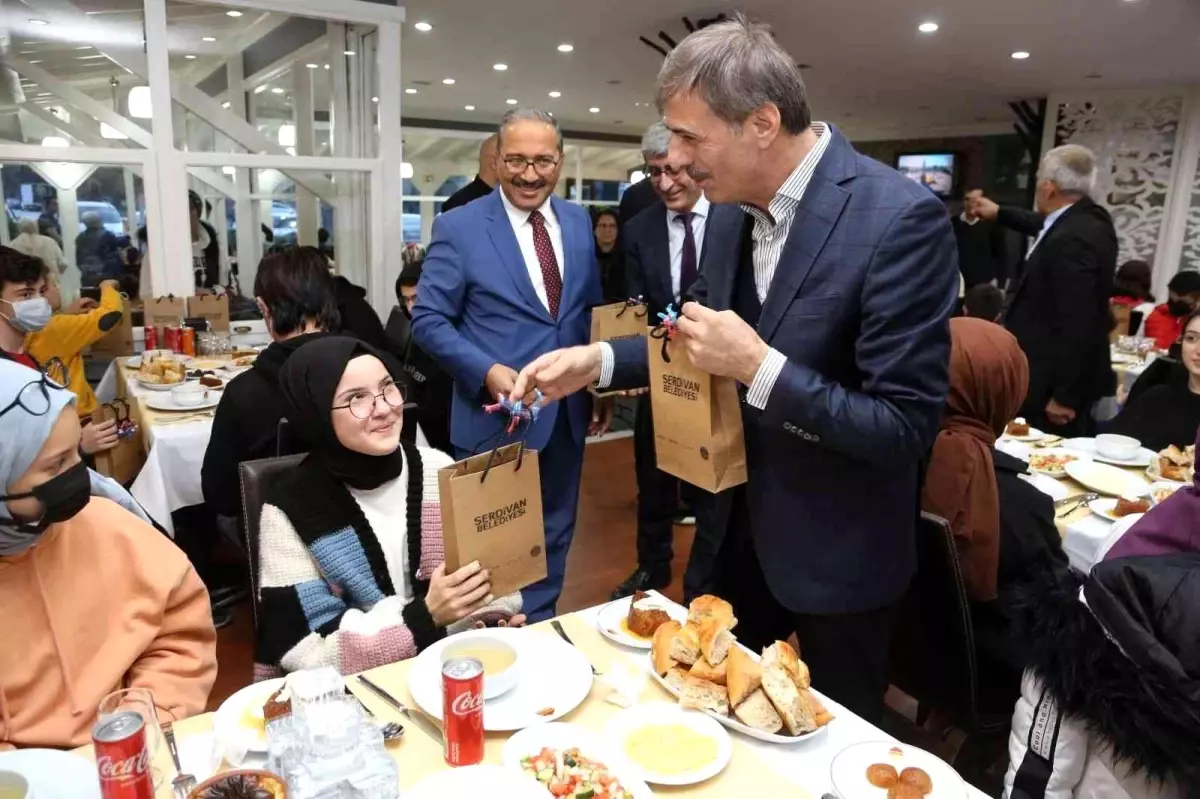 Başkan Alemdar, çocuklarla iftarda buluştu