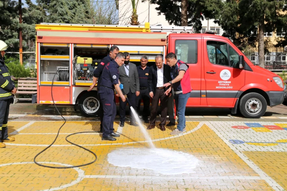 Son dakika haberleri: Başkan Kılınç minik öğrencilerle birlikte yangın eğitimi aldı
