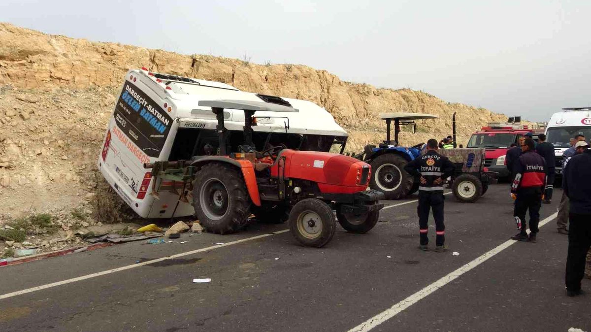 Batman\'da trafik kazası: 3 ölü, 4 yaralı