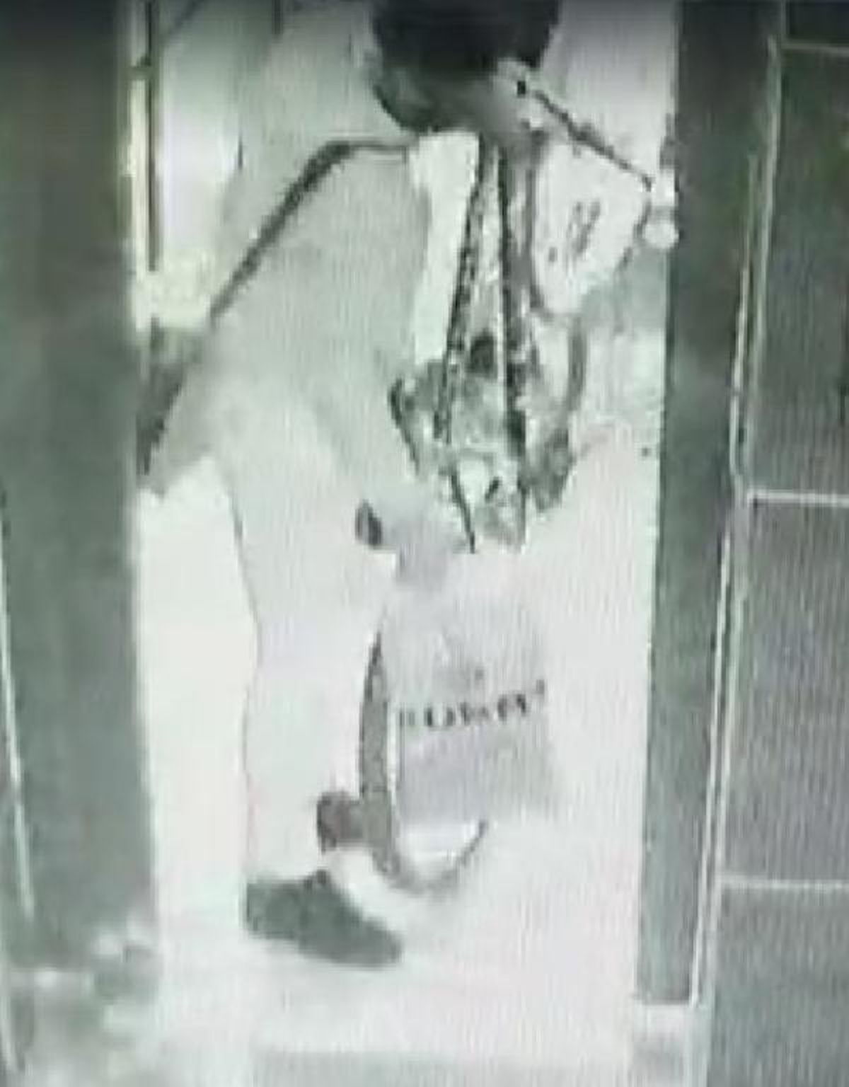 BİSİKLET HIRSIZI KAMERA GÖRÜNTÜLERİNDEN YAKALANDI