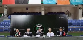 Darüşşafaka, Selçuk Ernak ve Doğuş Özdemiroğlu'nun sözleşmelerini uzattı