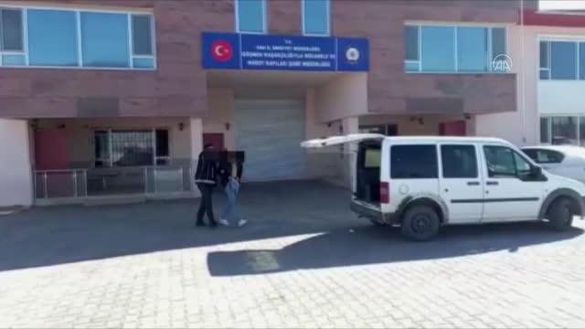 Son dakika haberi: Geçen haftaki operasyonlarda göçmen kaçakçılığı iddiasıyla 3 kişi tutuklandı