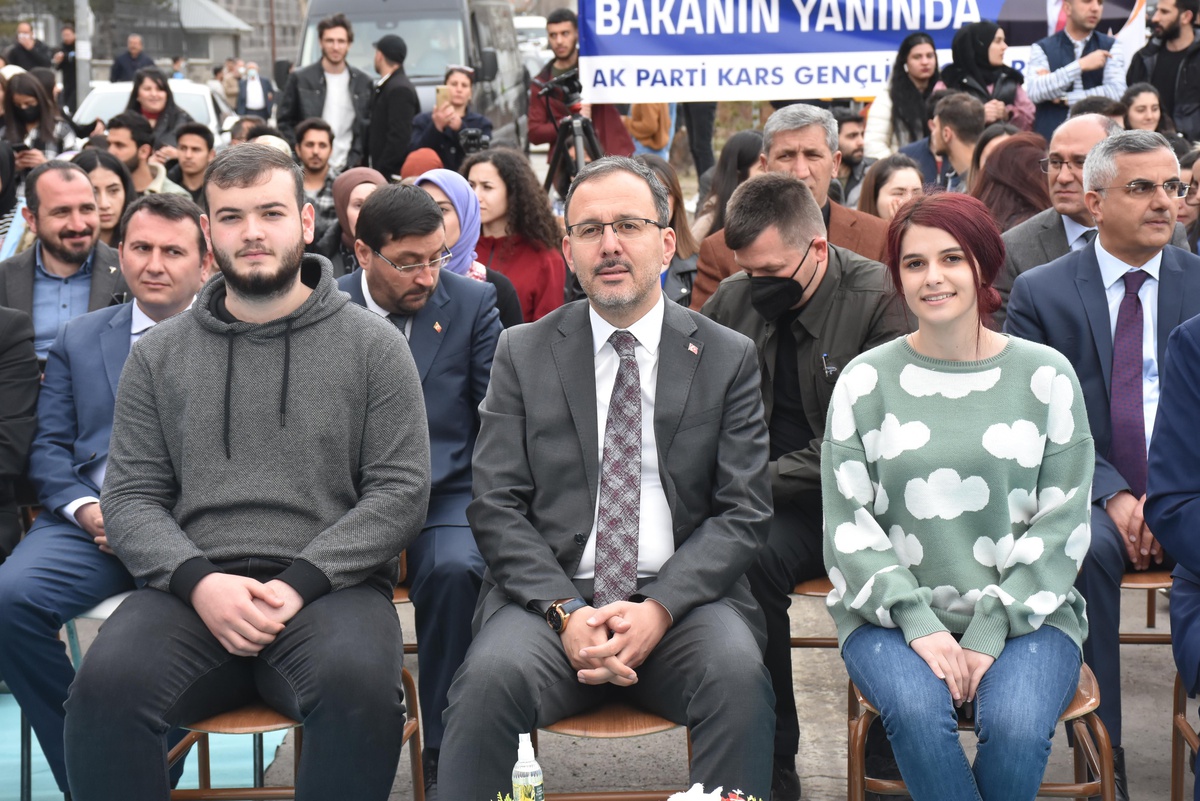 KASAPOĞLU, KARS GENÇLİK MERKEZİ\'Nİ HİZMETE AÇTI -1