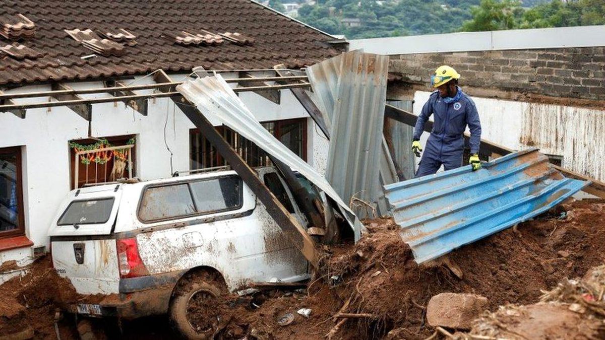 Güney Afrika\'da sel felaketi: Ölü sayısı 440\'ı aştı, kayıp 63 kişi aranıyor