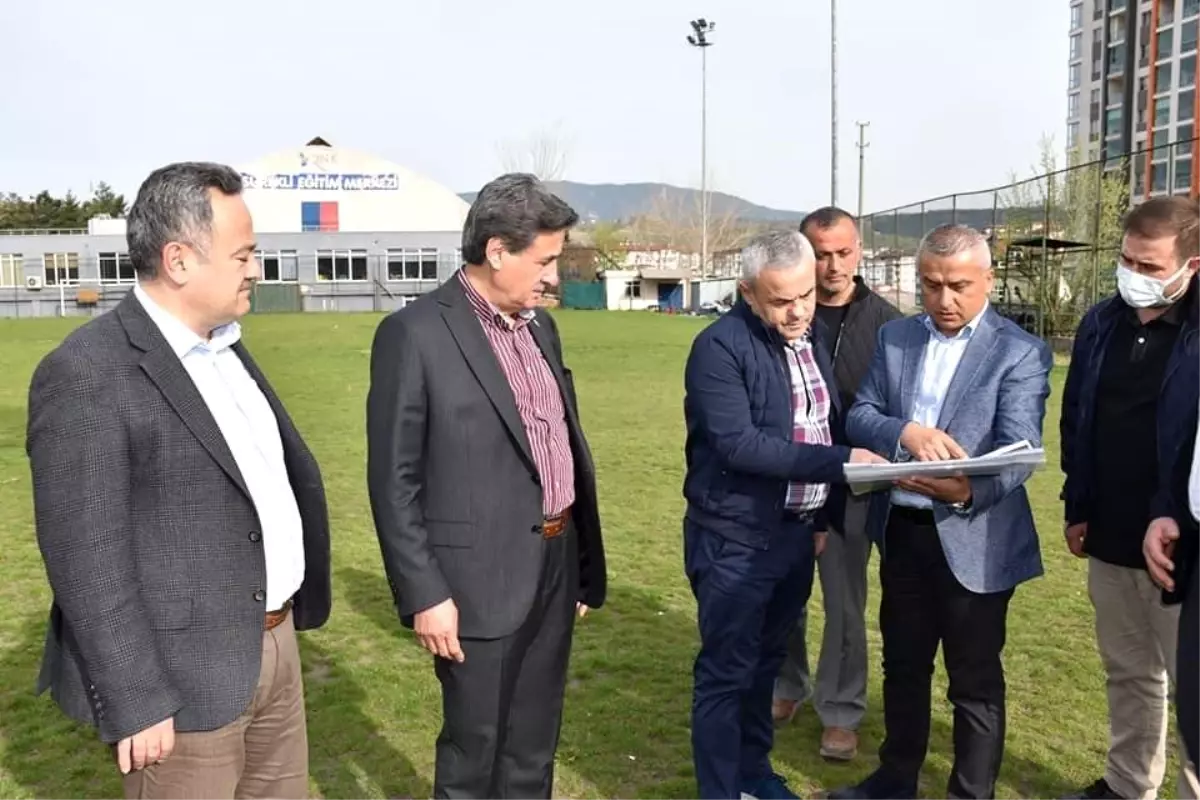 İhalesi tamamlanan Onur Futbol sahası yüklenici firmaya teslim edildi