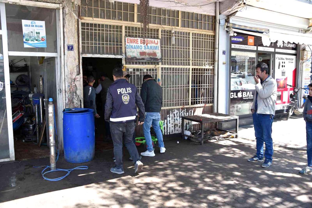 İş yeri önüne bırakılan valizden esrar çıktı