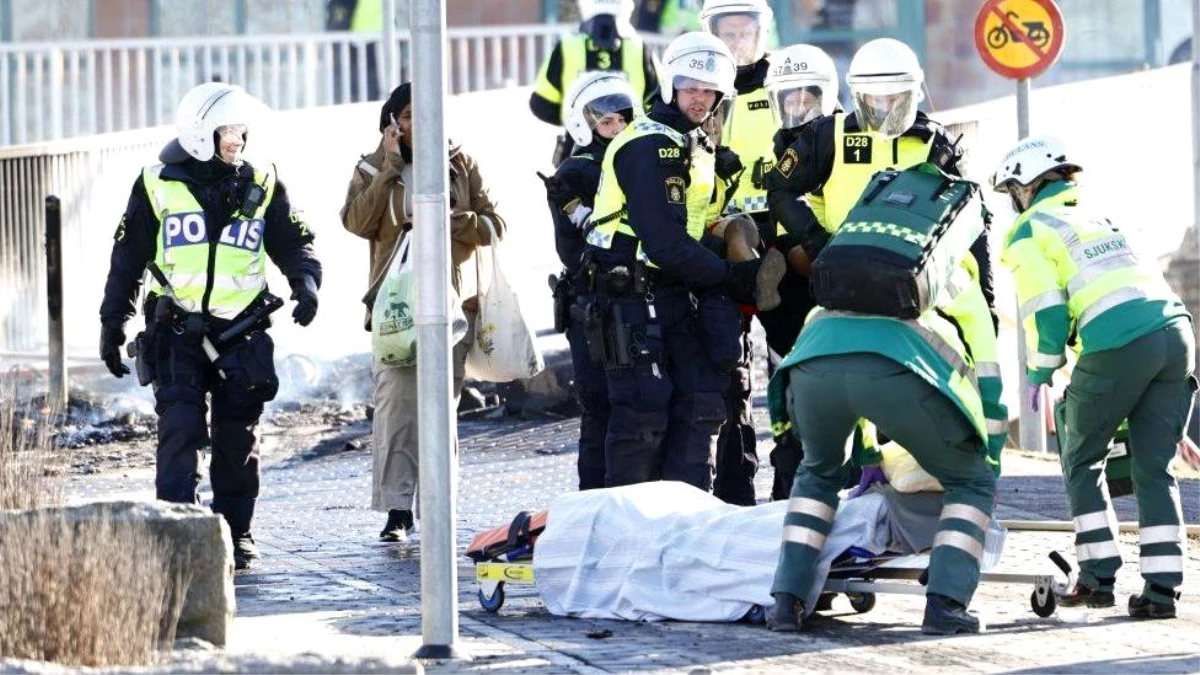 İsveç\'te aşırı sağcı grubun Kuran yakma eylemi ve karşı gösteriler nedeniyle gerginlik yaşanıyor