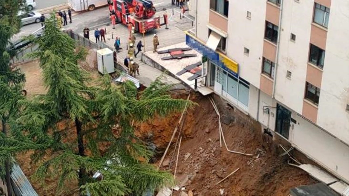 Kadıköy\'de inşaat sahasında istinat duvarının çökmesiyle göçük oluştu