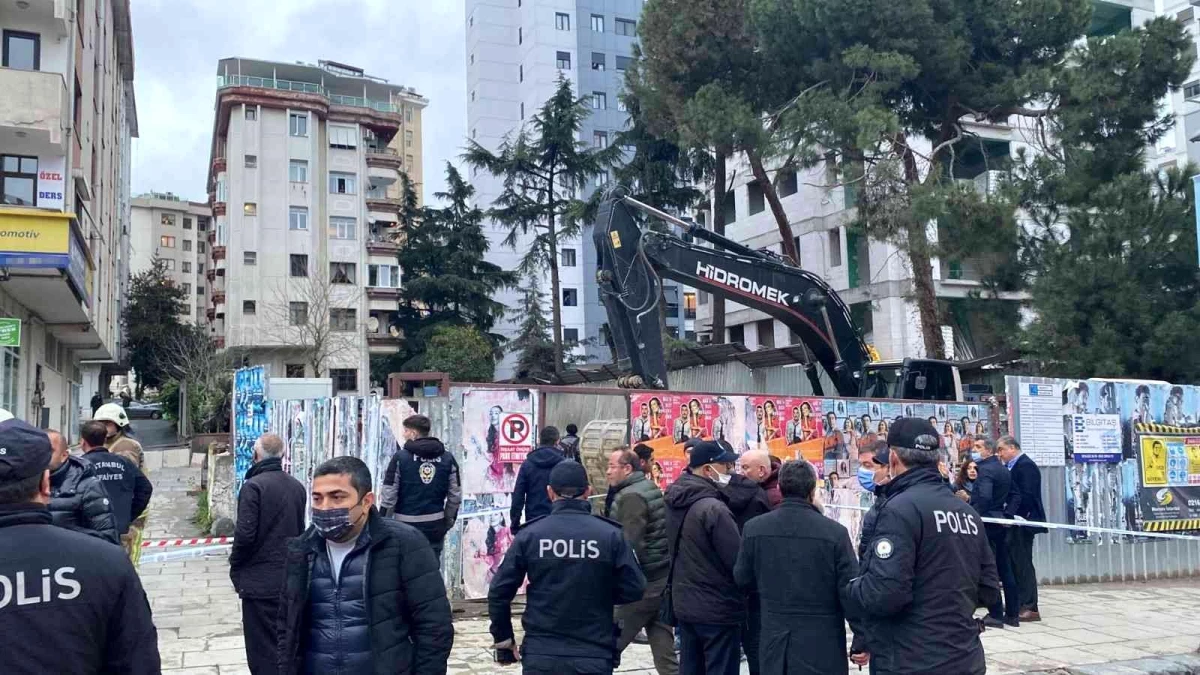 Kadıköy Kozyatağı\'nda Şemsettin Günaltay Caddesi üzerindeki bir inşaatta çalışma esnasında göçük meydana geldi.