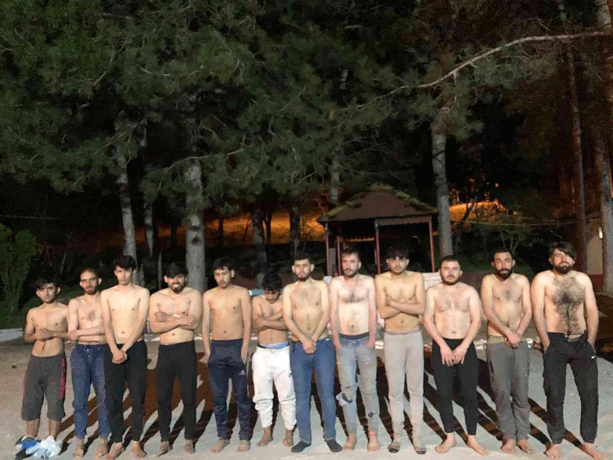 187 kaçak göçmen yakalandı! Çoğu yarı çıplak
