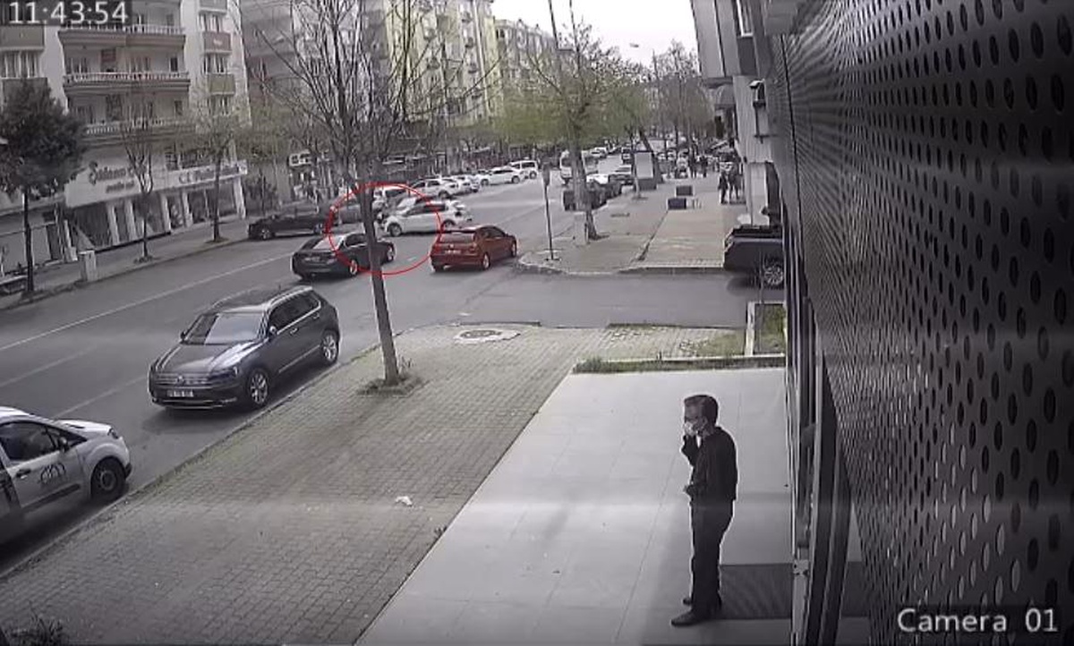 Son dakika haberleri... Kontrolsüz dönüşün zincirleme kazayla sonuçlandığı kaza anı kamerada