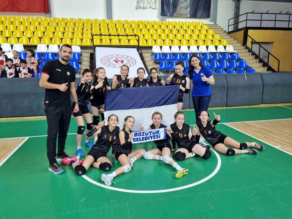 Midi Kızlar Voleybol Takımı Türkiye\'nin en iyi 32 takımı arasında
