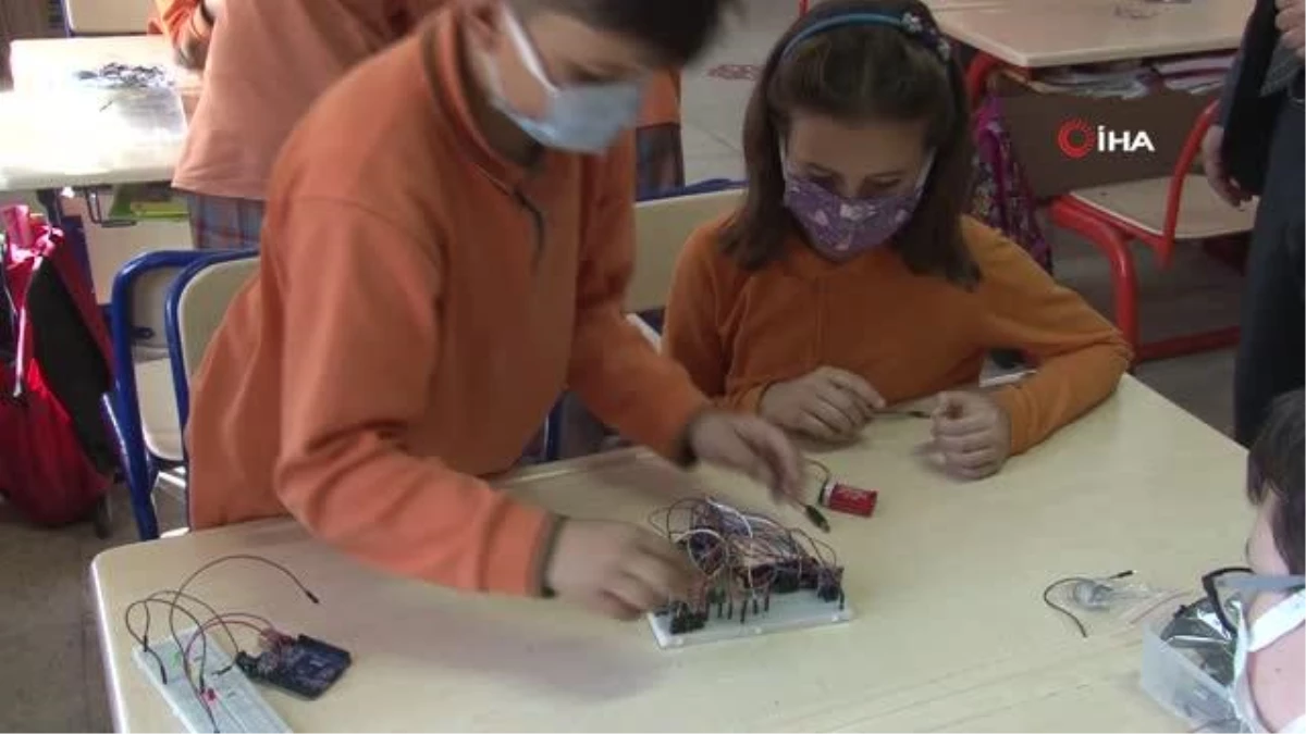 Minikler sınıflarda hava kalitesini kendi yaptıkları cihazla ölçüyor