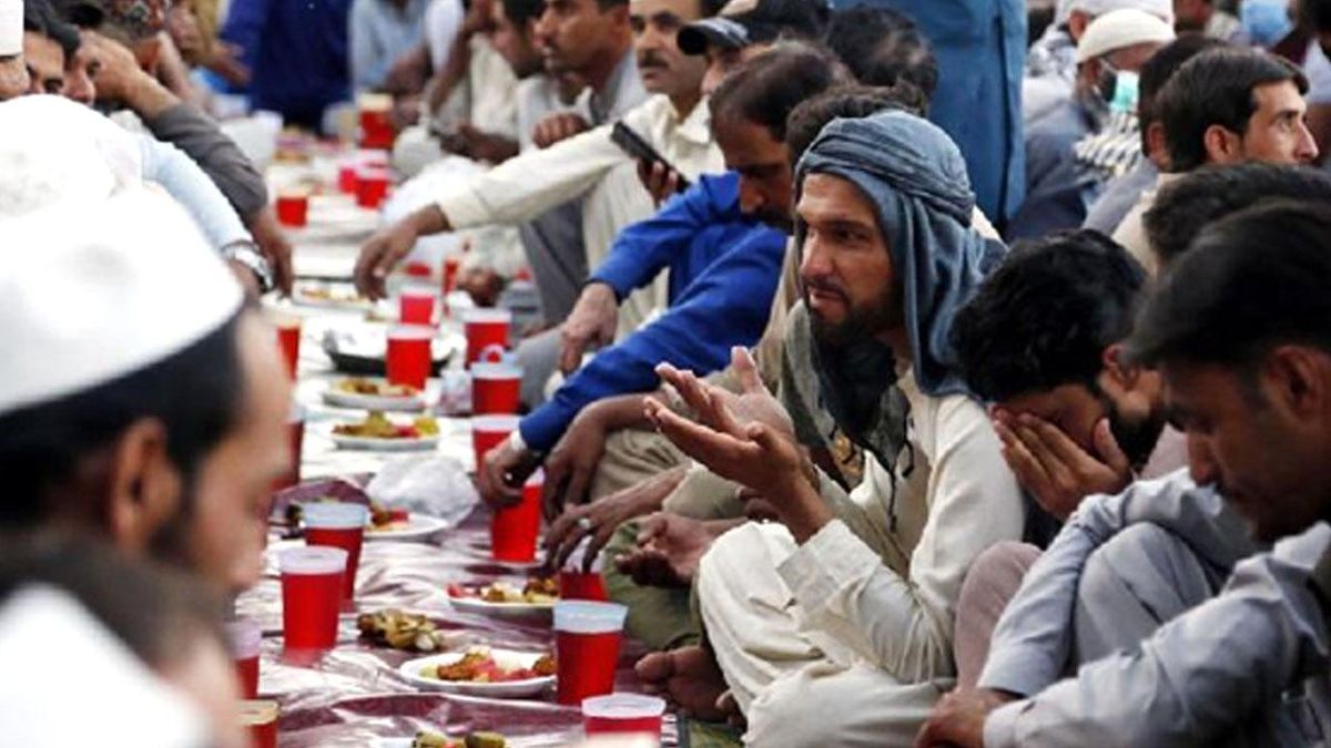 Pakistan\'da İftar Vakti