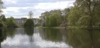 Paskalya tatili ve sıcak havayı fırsat bilen Londralılar St James Park'a akın etti