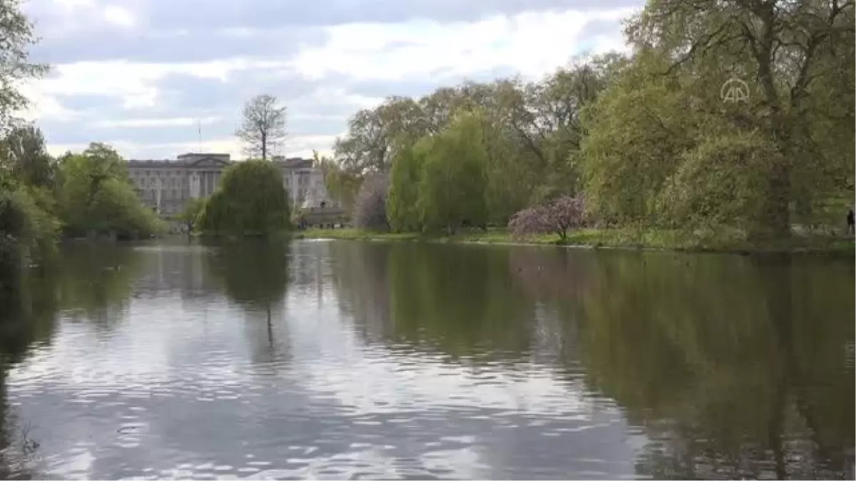 Paskalya tatili ve sıcak havayı fırsat bilen Londralılar St James Park\'a akın etti