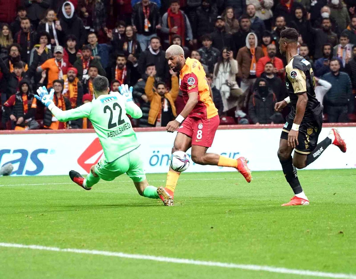 Ryan Babel ligdeki 3. golünü attı