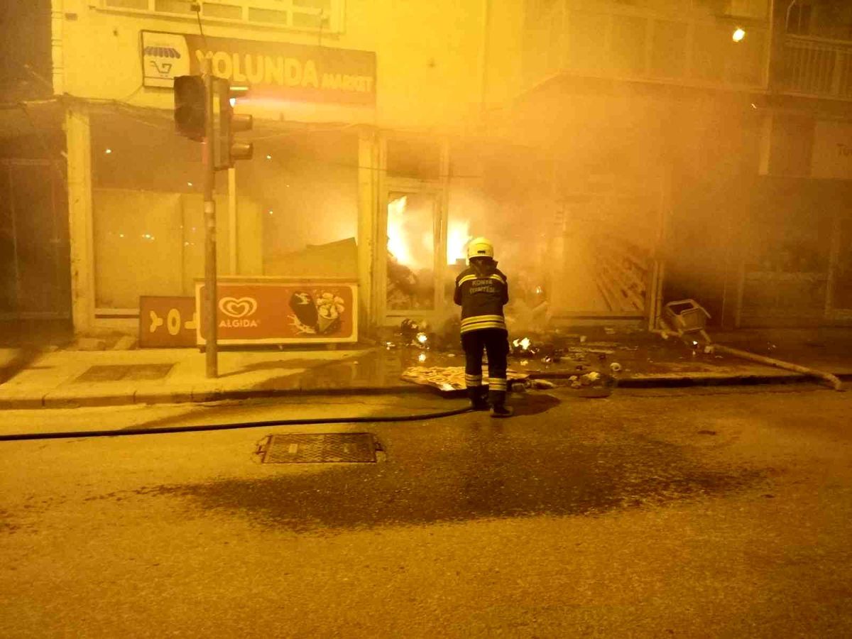 Son dakika haberleri | Sahur vakti markette çıkan yangın korkuttu