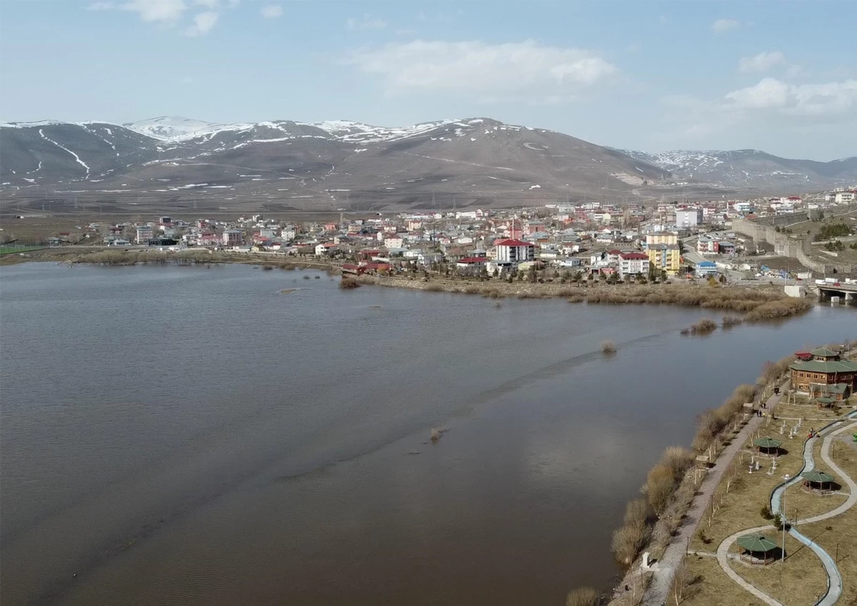 Sular altında kalan Ardahan Ovası havadan görüntülendi