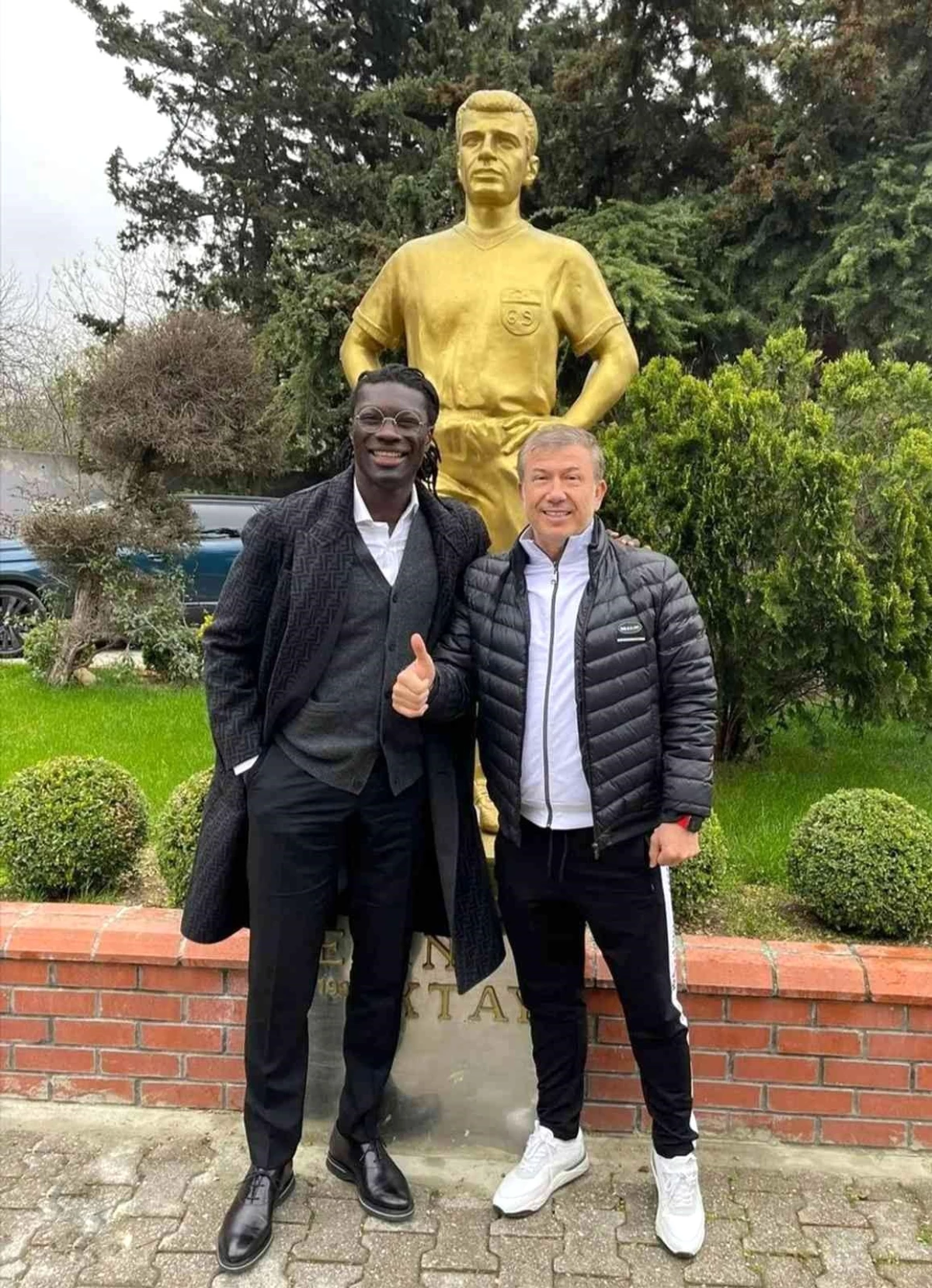 Tanju Çolak\'tan, Gomis\'e tavsiye: "Gol yollarına daha yakın oynamalısın"