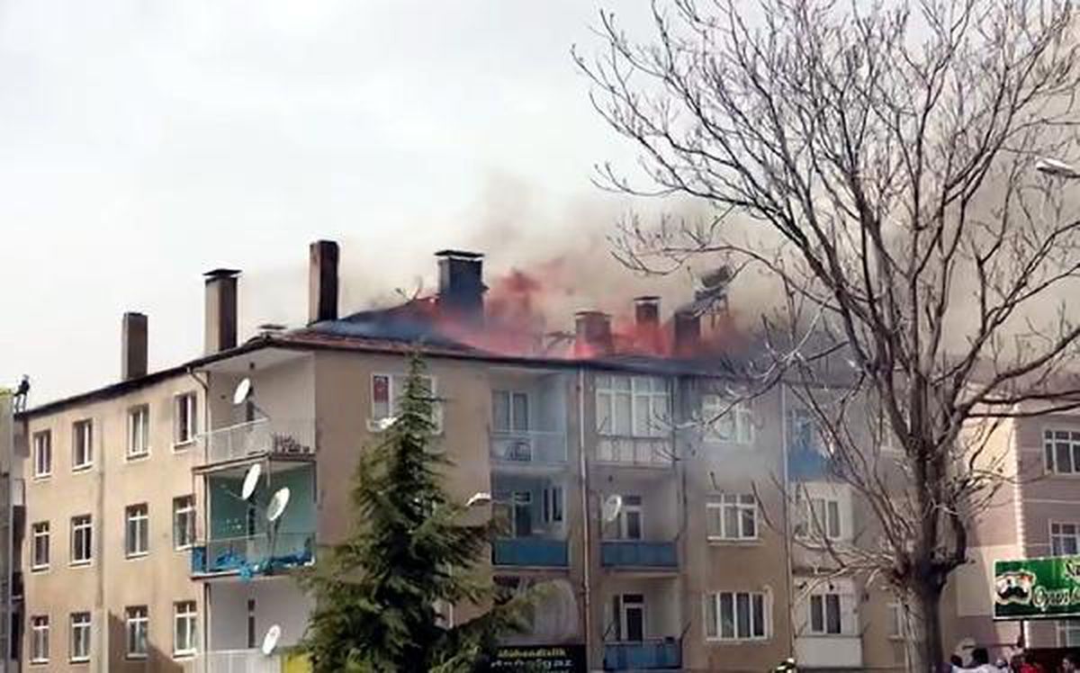 Son dakika haberleri: TOKAT'TA 3 KATLI BİNADA YANGIN