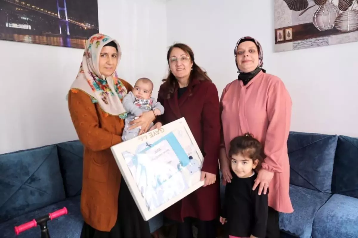 Yeni doğan bebeklerin ilk hediyesi Kağıthane Belediyesi\'nden
