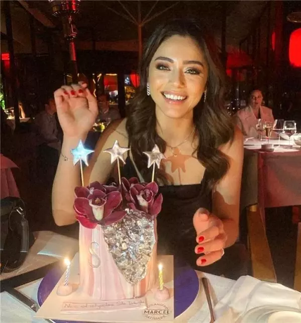 Yeni Yaşına Bastı! Çocukluk Pozunu Paylaştı