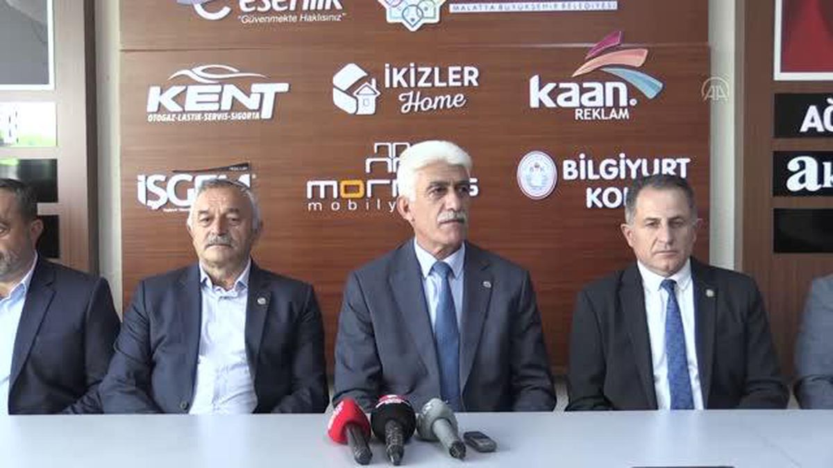 Zirai don kayısı bahçelerine zarar verdi