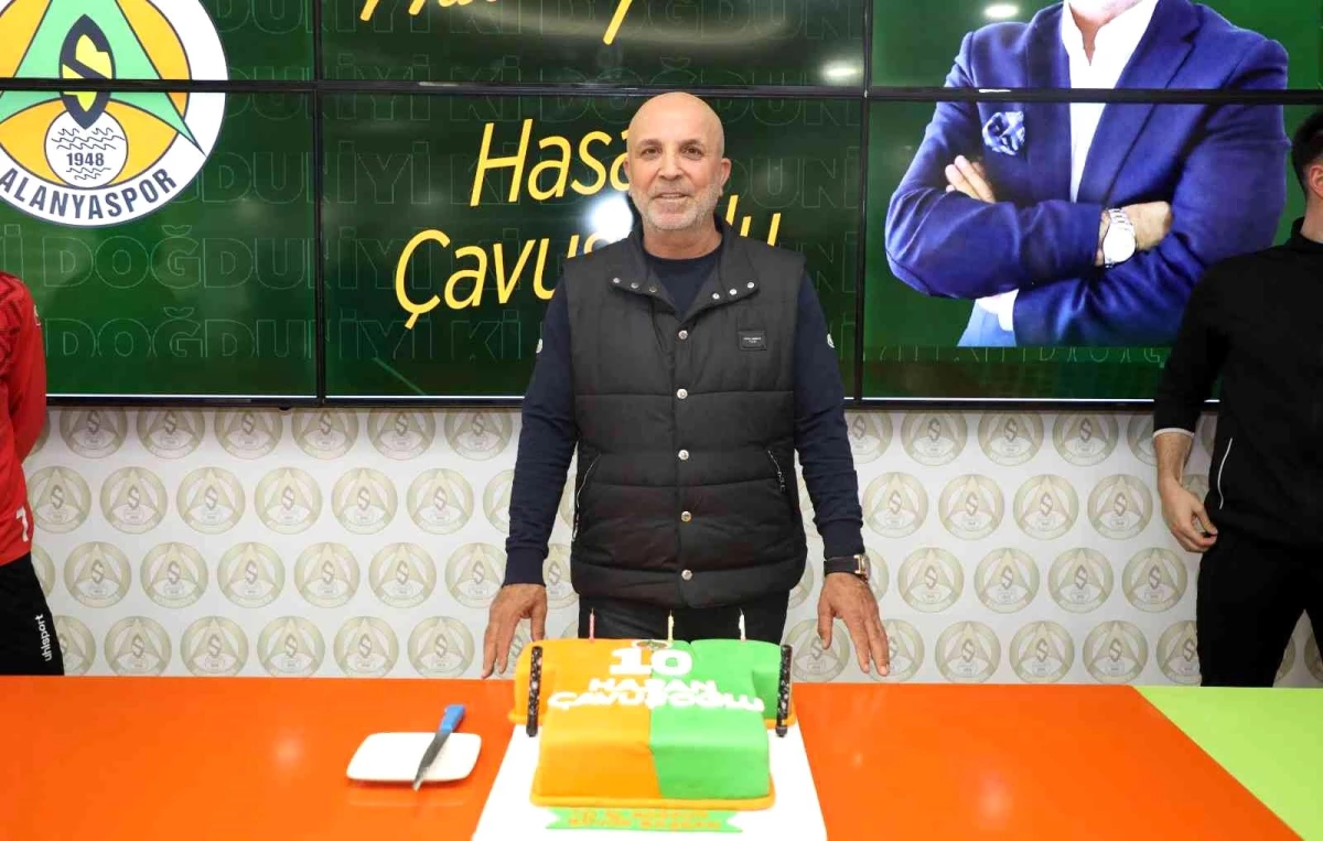 Alanyaspor, Başkan Çavuşoğlu\'nun doğum gününü kutladı