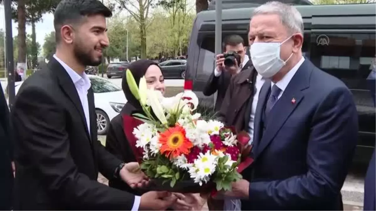 Bakan Akar, "Krizde Savunma ve Güvenlik" konferansında konuştu