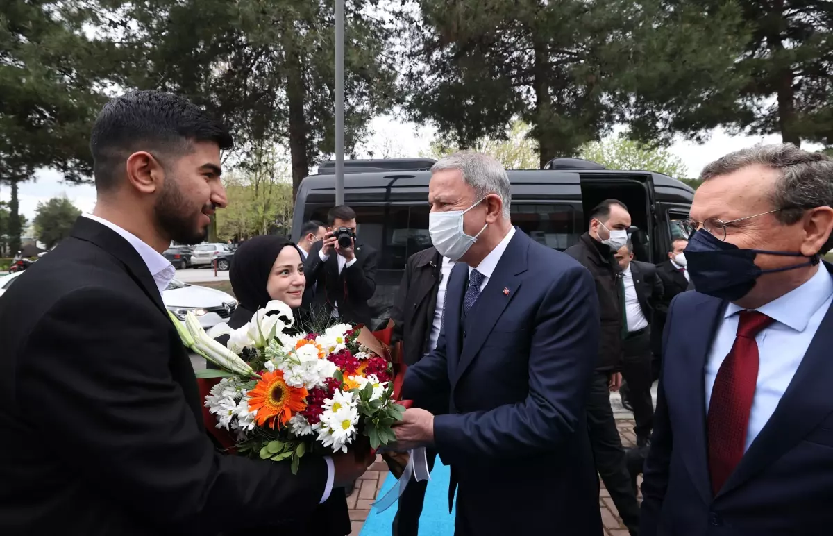 Bakan Akar, Uludağ Üniversitesindeki "Krizde Savunma ve Güvenlik" konferansında konuştu Açıklaması