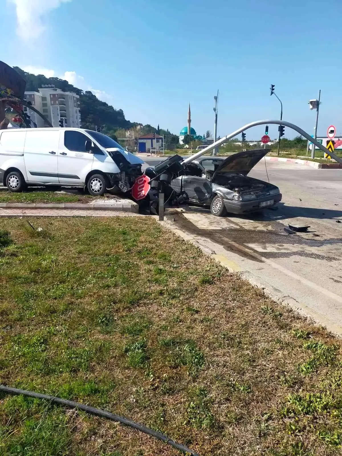 Son dakika haber! Banka para nakil aracı kaza yaptı: 4 yaralı