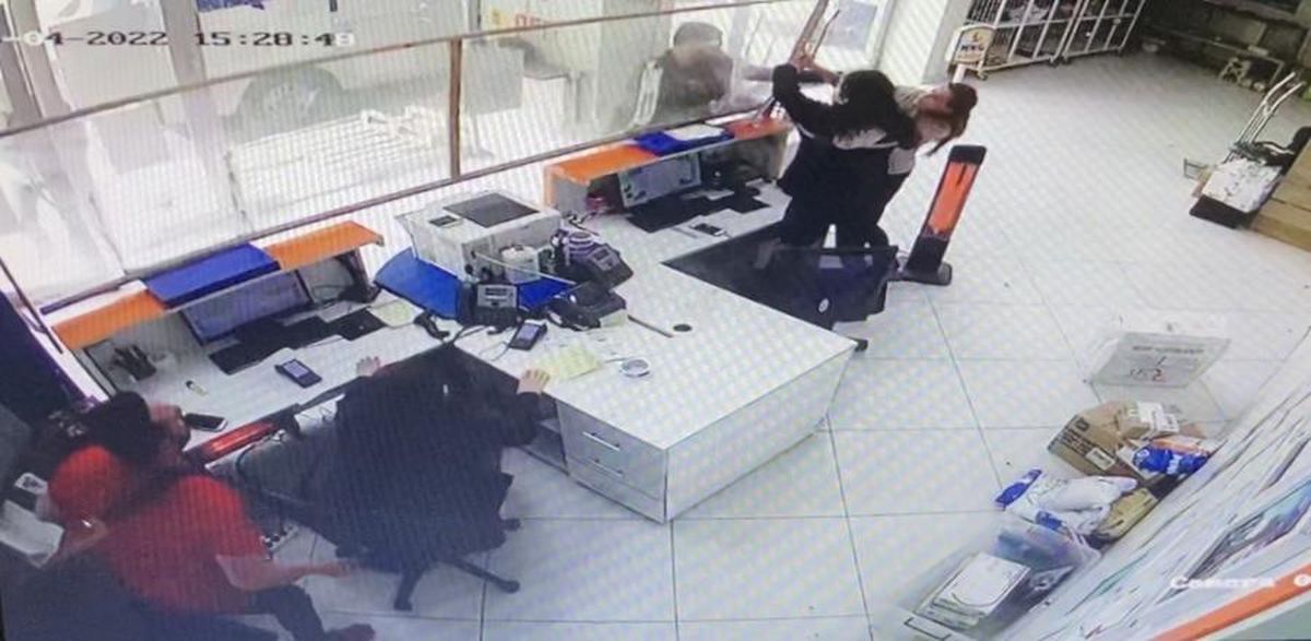 Bartın\'da kargo firması çalışanlarının darbedilmesi güvenlik kamerasında