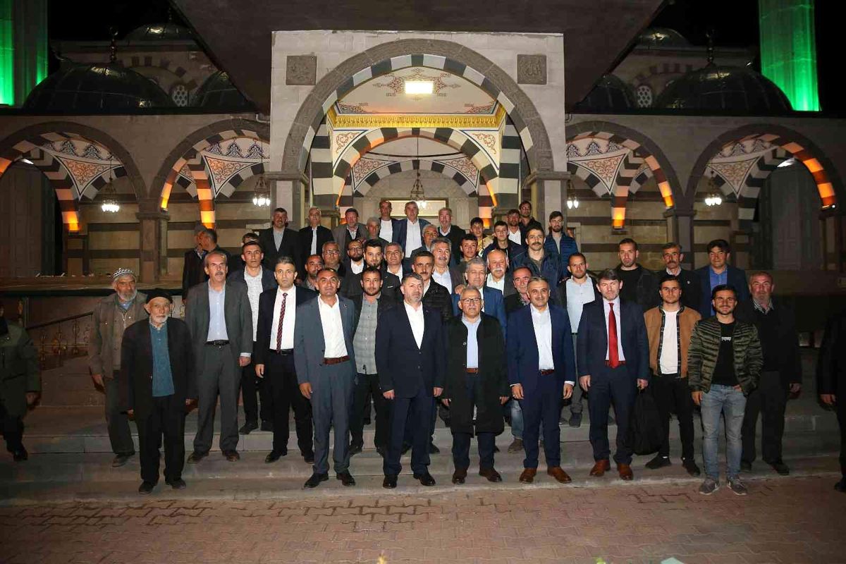 Başkan Büyükkılıç Develi\'de \'Vefa İftarına\' katıldı