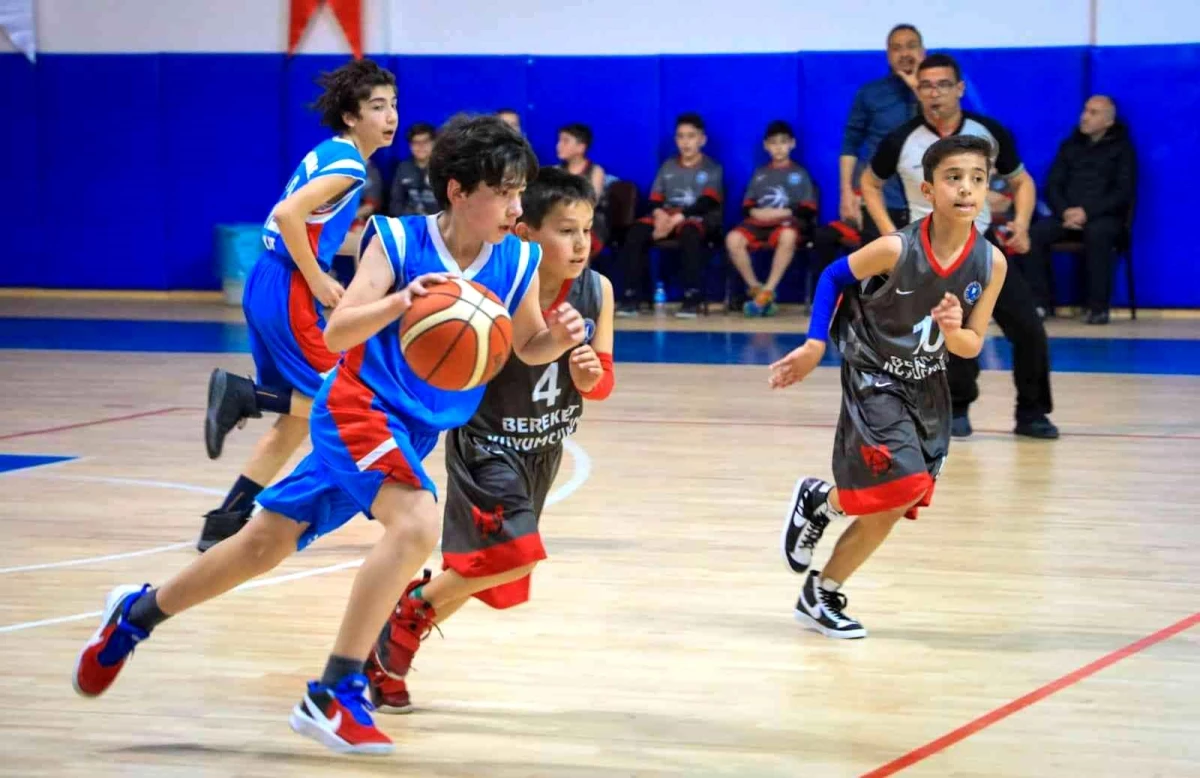 Basketbol küçükler grup birinciliği maçları Sivas\'ta başladı