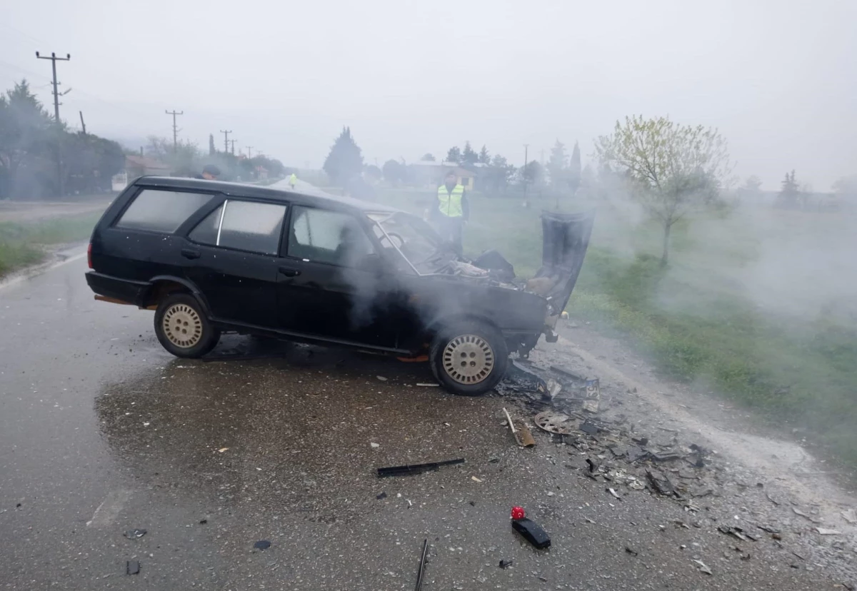 Son dakika gündem: Edirne\'de otomobiller çarpıştı, 1 kişi öldü, 1 kişi yaralandı