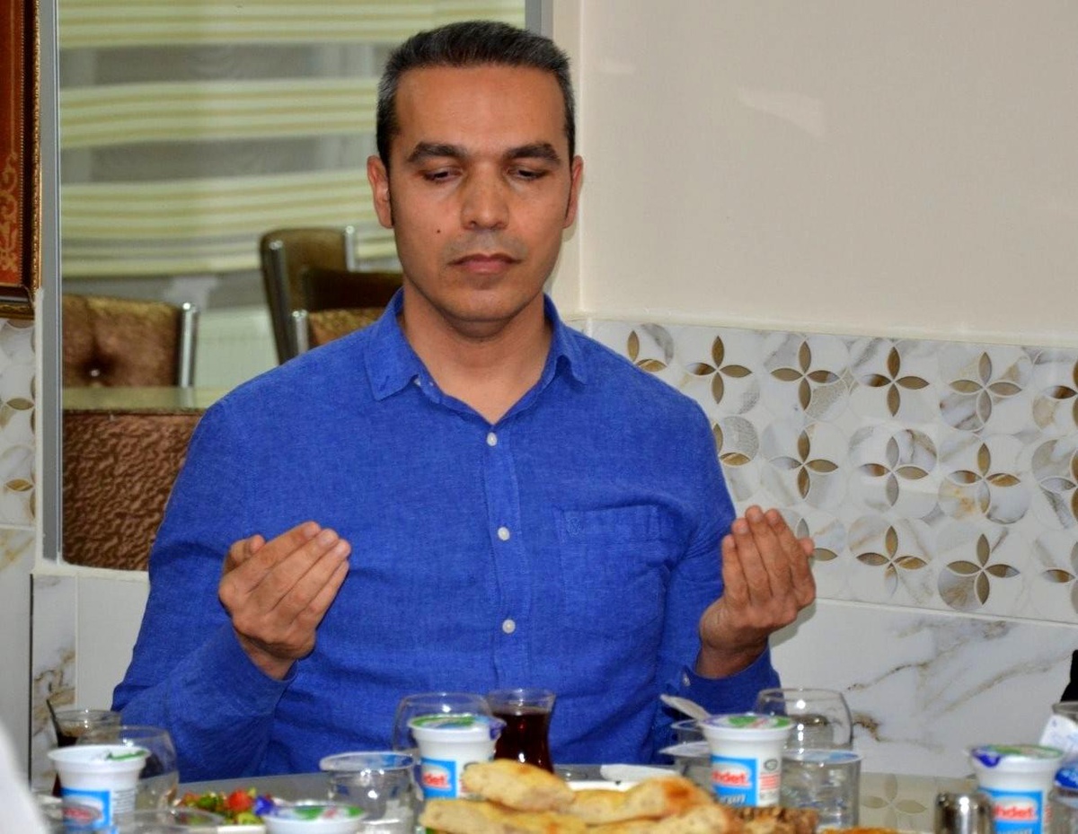 Emet\'te yetim ve öksüz çocuklar ile ailelerine iftar