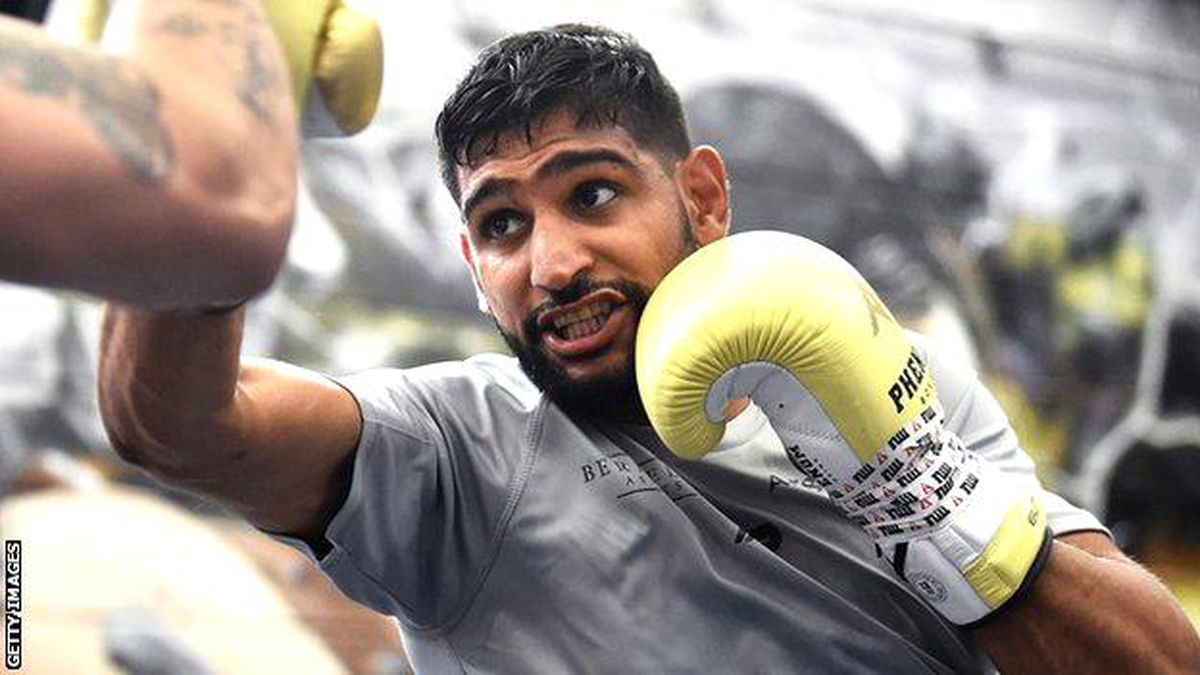 Eski dünya şampiyonu İngiliz boksör Amir Khan Londra\'da soyuldu: \'Yüzüme silah dayayıp saatimi çaldılar\'
