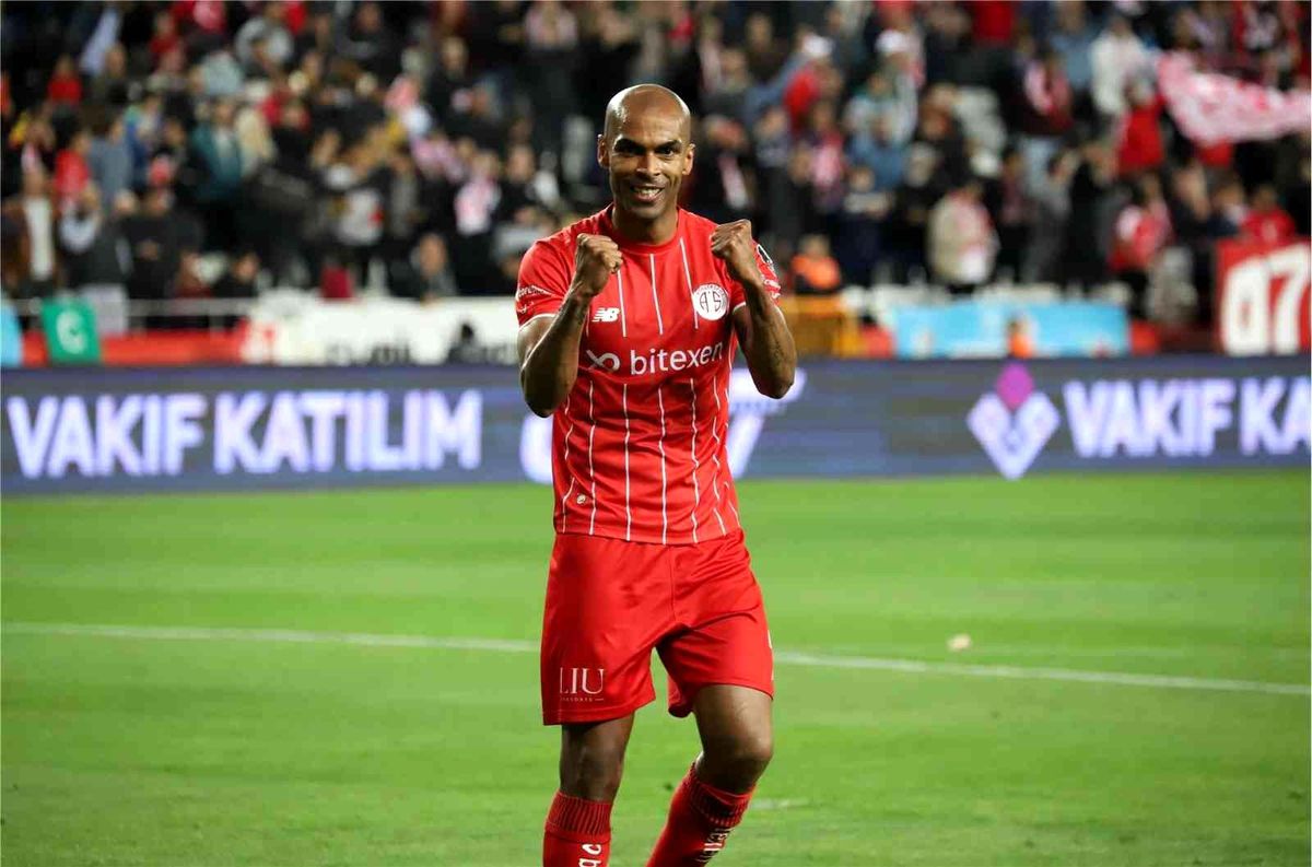 FT Antalyaspor'da defansın sigortası Naldo