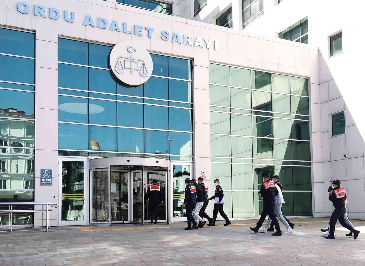 İş yerinden hırsızlık zanlısı 3 kişi yakalandı