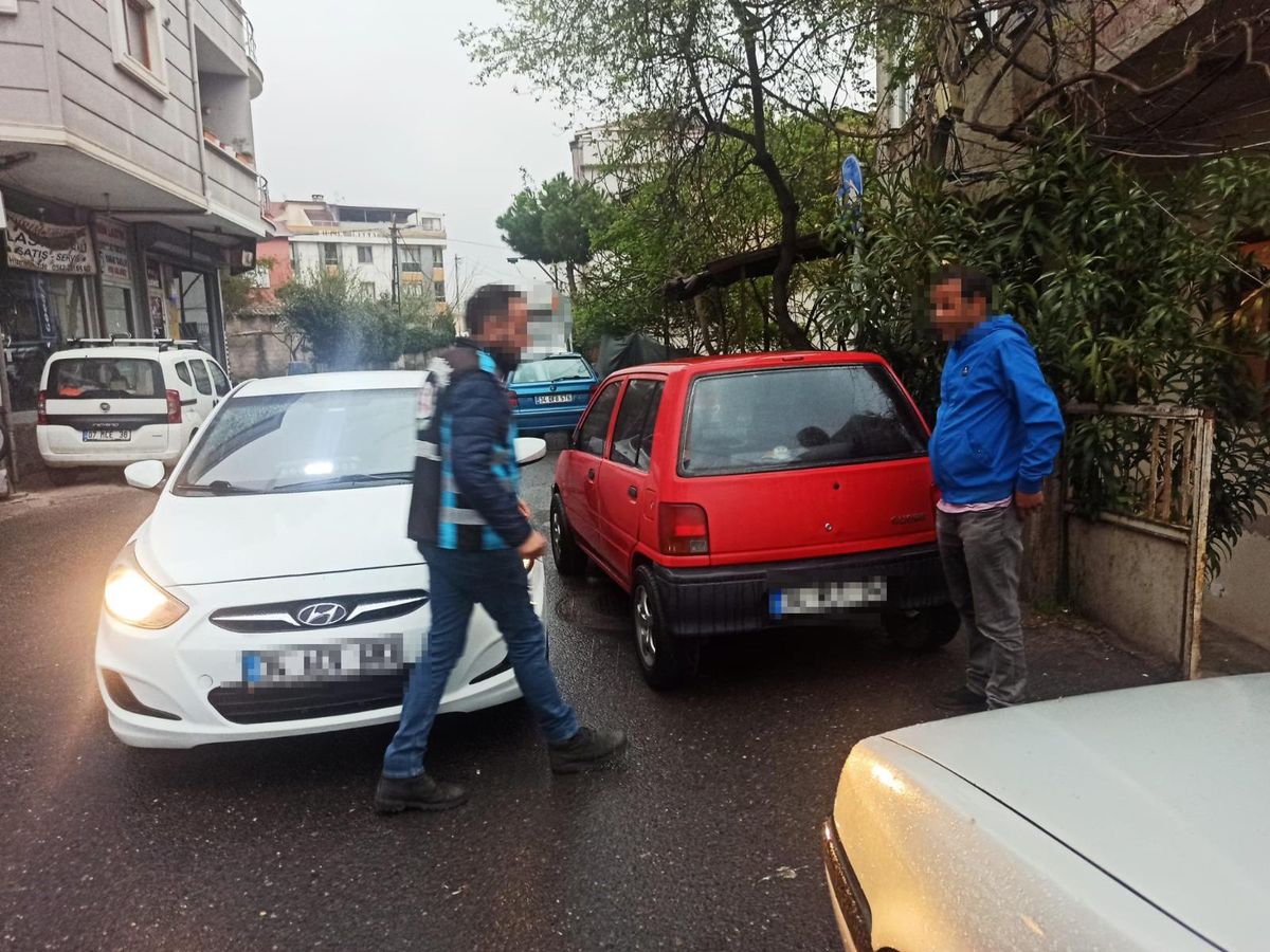 Küçük çocuğuna araba kullandıran babaya para cezası