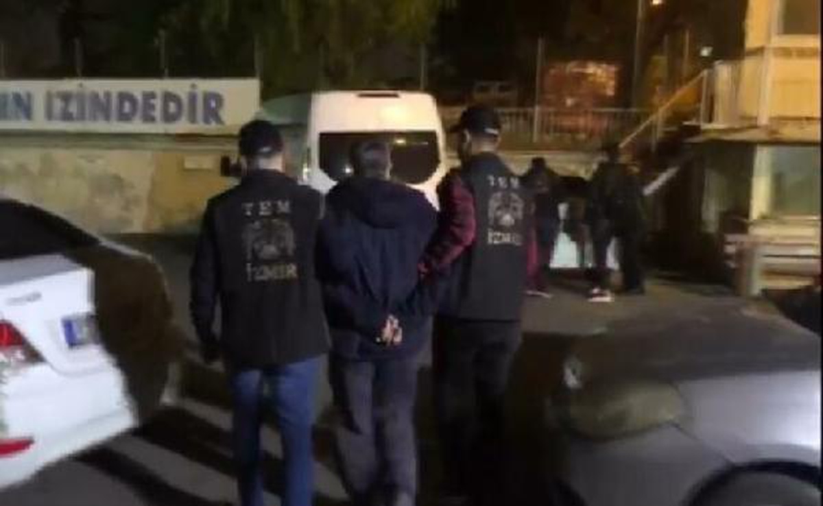 Son dakika haber! İzmir merkezli 31 ilde FETÖ operasyonu: 99 şüpheli hakkında gözaltı kararı verildi (2)