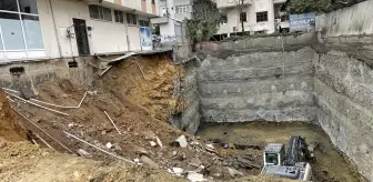 Kadıköy'de zemini göçen apartman için güçlendirme çalışması başlatıldı