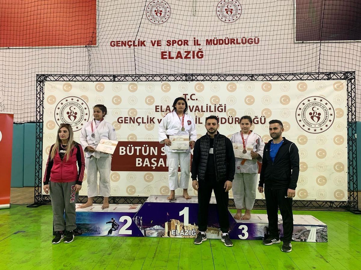 Kars\'lı judocular başarıya doymuyor