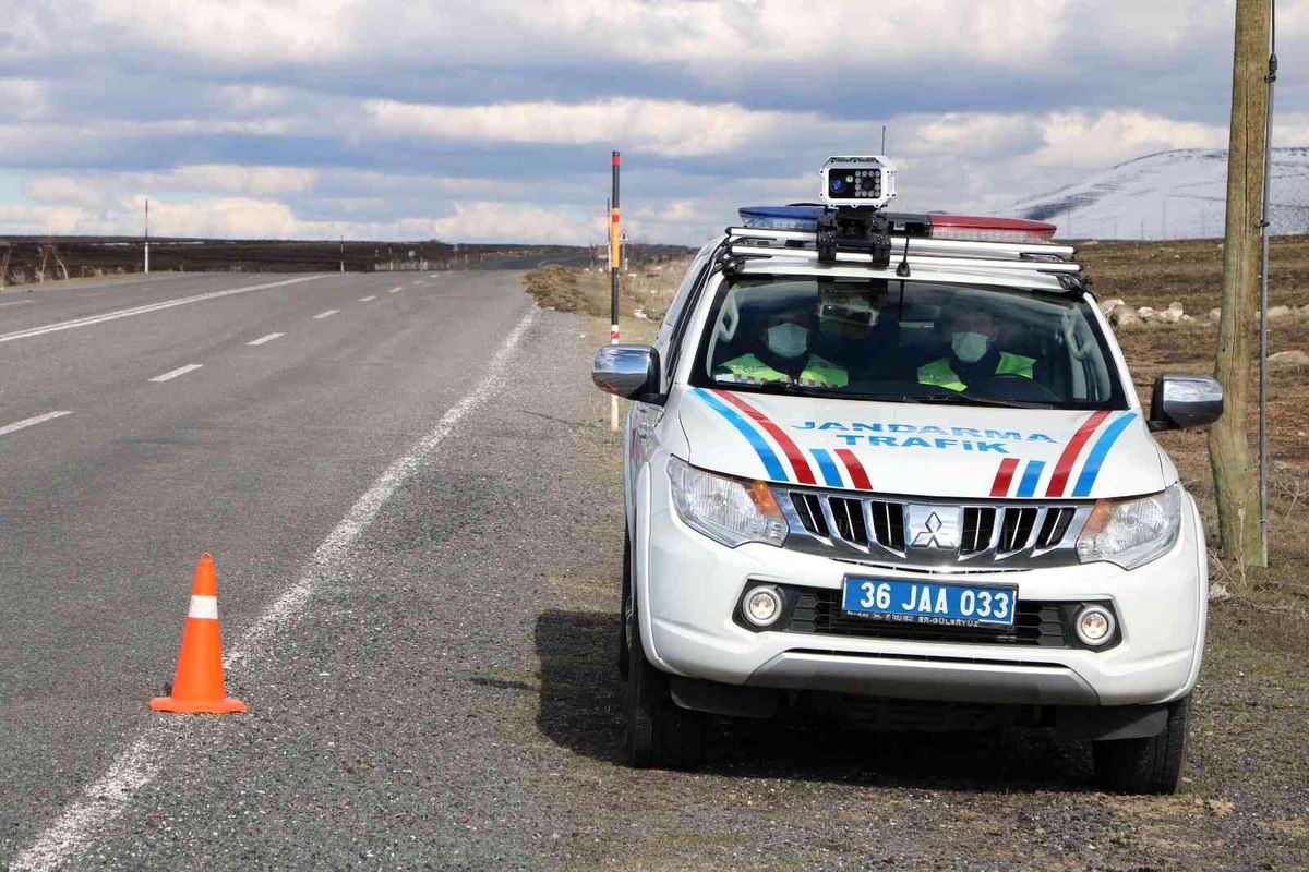 Son dakika haber | Kars\'ta jandarmanın trafik kontrolleri sürüyor
