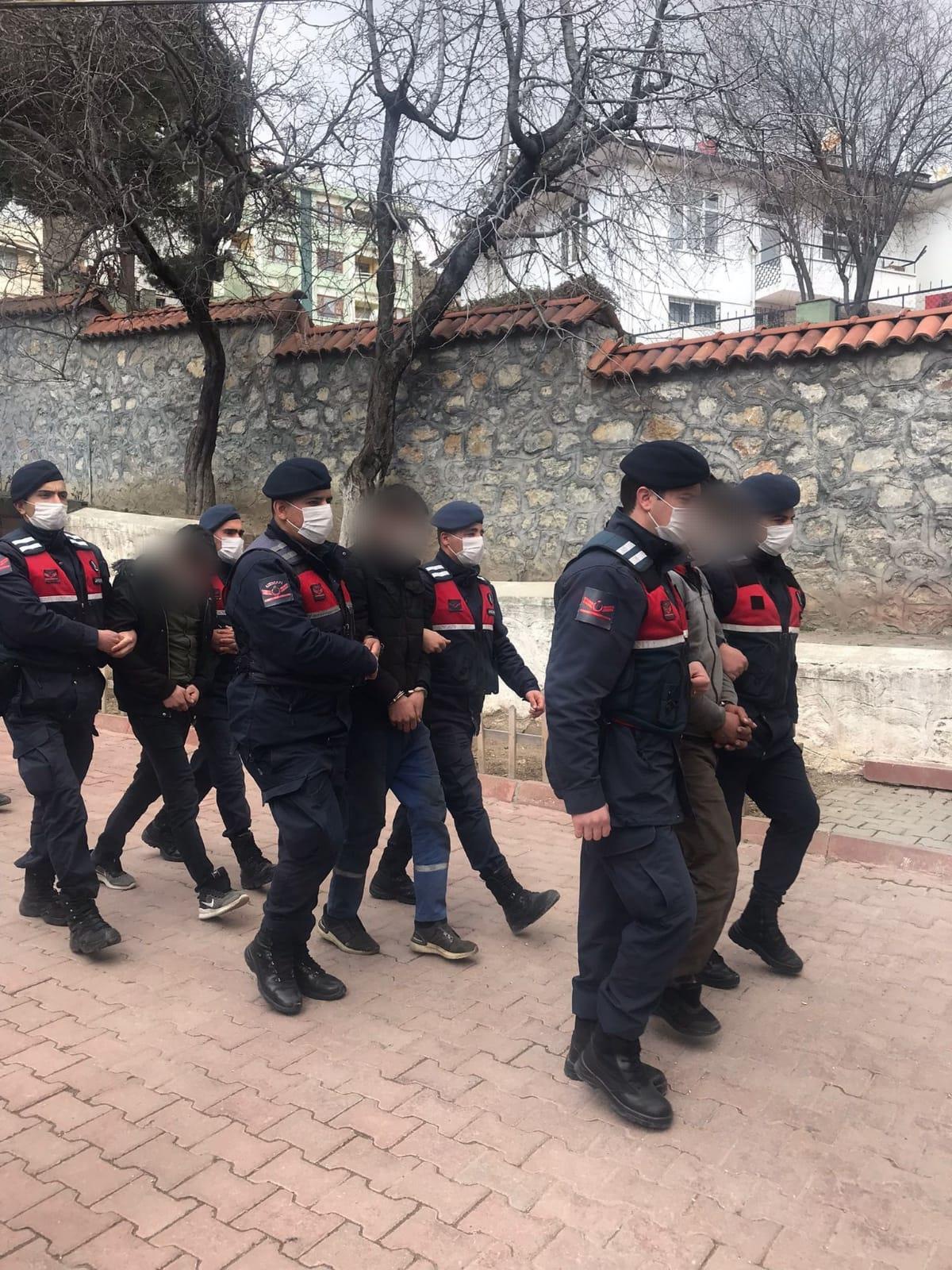 Kastamonu\'da kablo hırsızlığı iddiasıyla yakalanan 2 zanlı tutuklandı