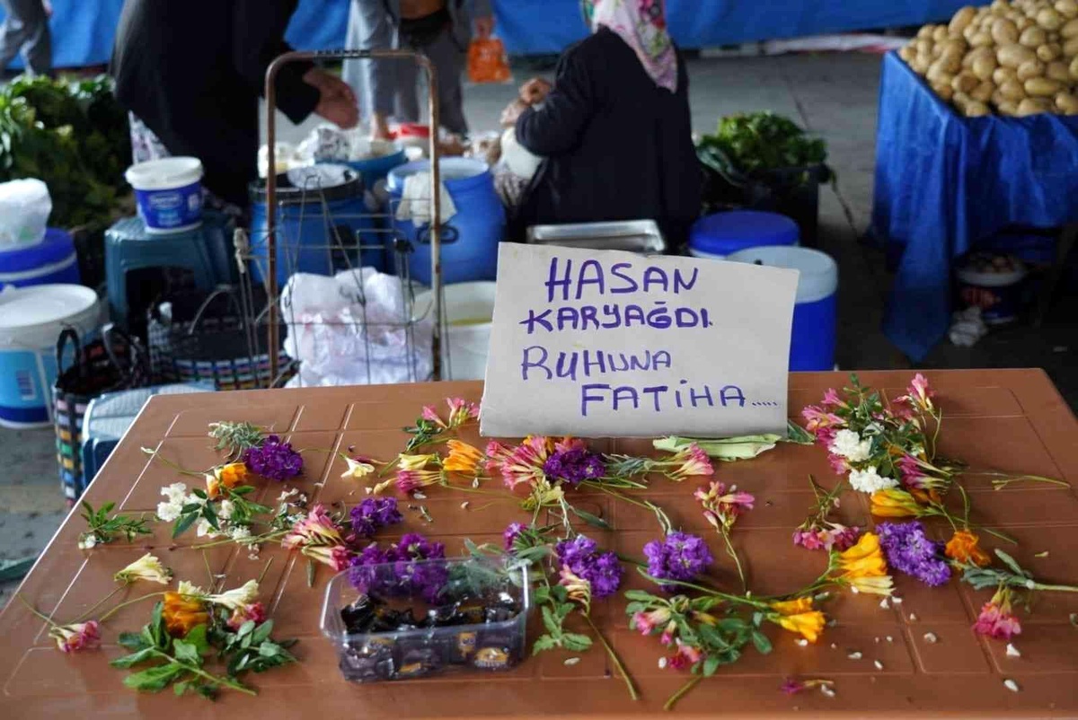 Kazada hayatını kaybeden pazarcıyı arkadaşları andı