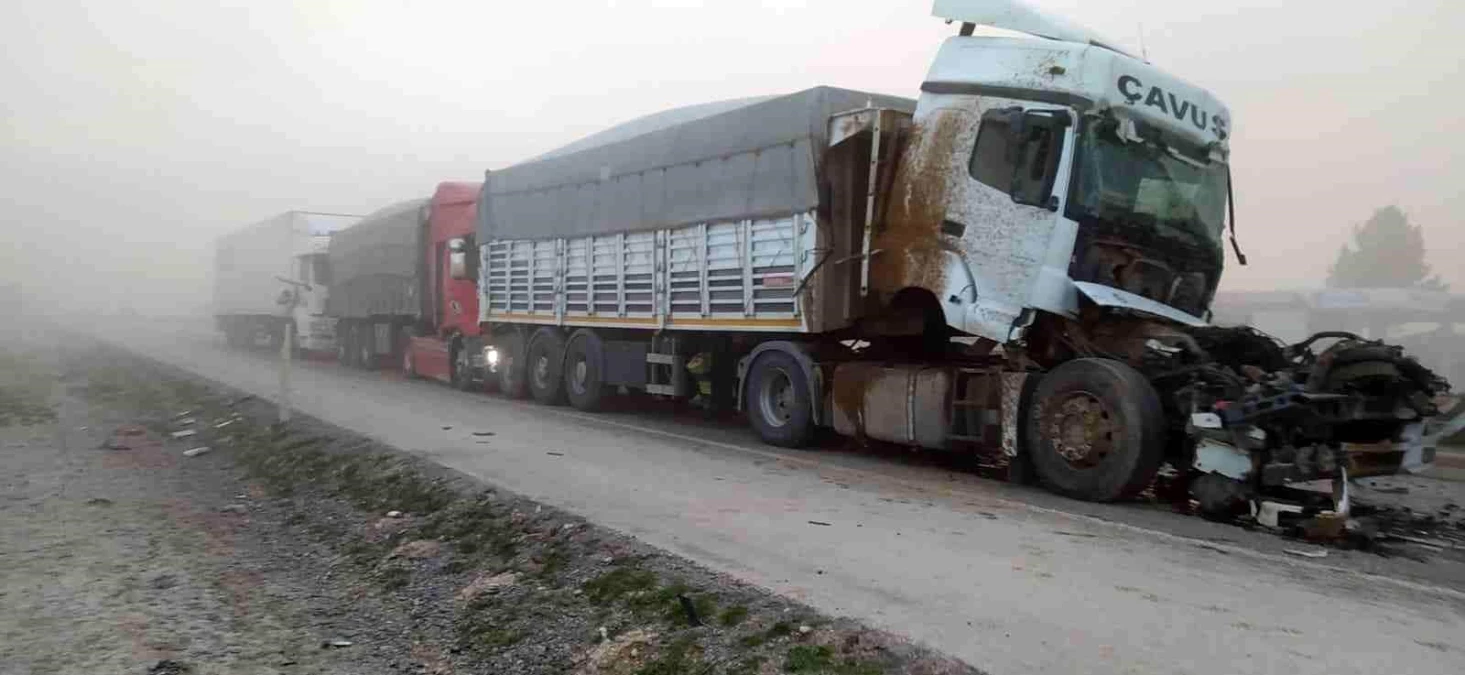 Kum fırtınası kazalara sebep oldu: 7 yaralı