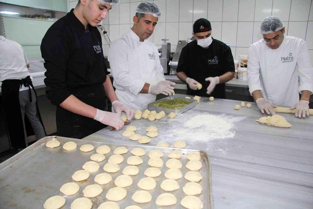 Pastanelerde bayramlık kuru pasta yoğunluğu