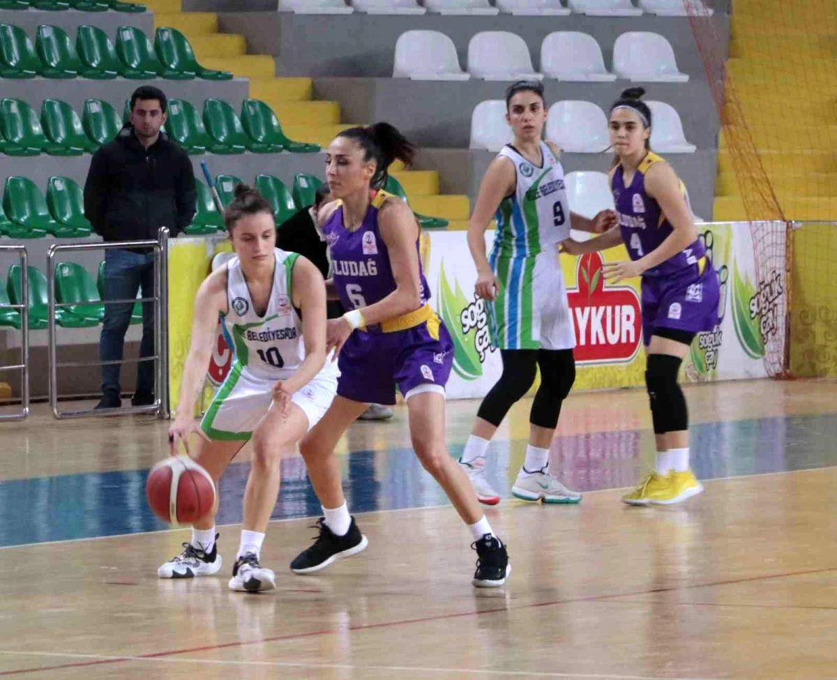 Rize Belediyespor Kadın Basketbol Takımı play-off yarı finaline yükseldi